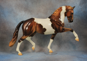 Lot 27 - Totilas in Glossy Chestnut Pinto (mold #725)